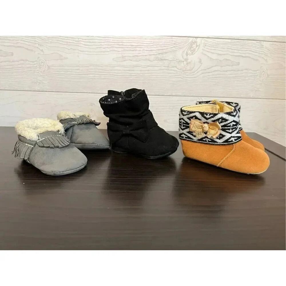 First Steps/Garanimals baby girl  moccasins & boots infant size 2